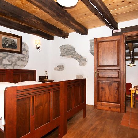 Apartments Valentinus 1800 Sežana Exterior foto
