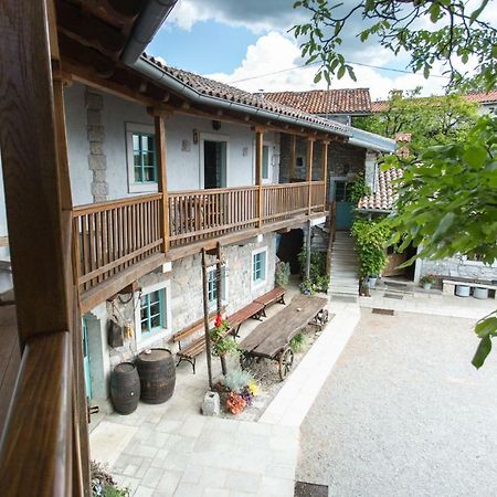 Apartments Valentinus 1800 Sežana Exterior foto