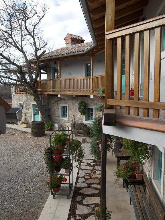 Apartments Valentinus 1800 Sežana Exterior foto