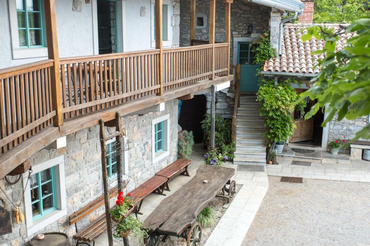 Apartments Valentinus 1800 Sežana Exterior foto